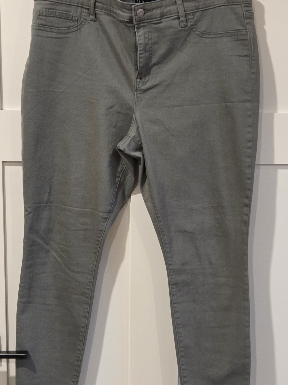 GAP Women’s Skinny Jeans in Olive Green